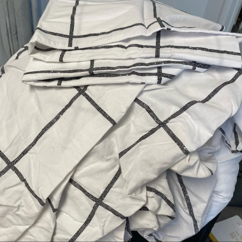 Urban‎ Outfitters twin xl windowpane  duvet cover
